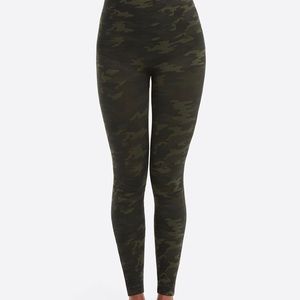 NWT Spanx Look at Me Now Leggings